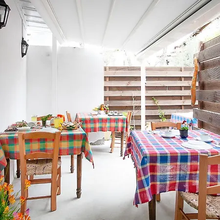 Bougainvillea Garden Δωμάτια σε οικογενειακή κατοικία