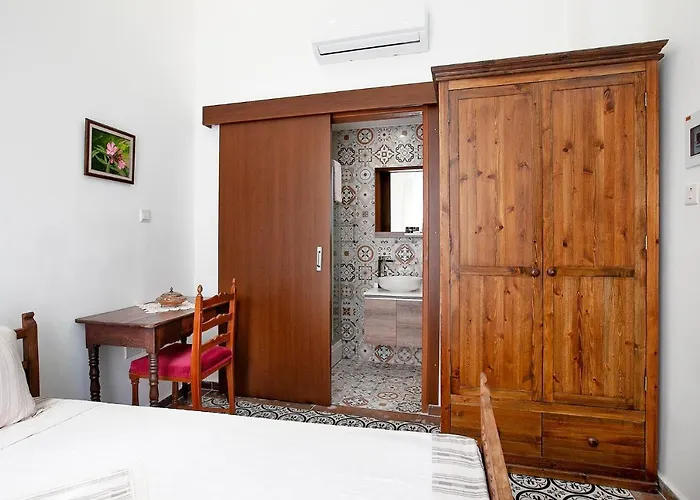 Δωμάτια σε οικογενειακή κατοικία Bougainvillea Garden *